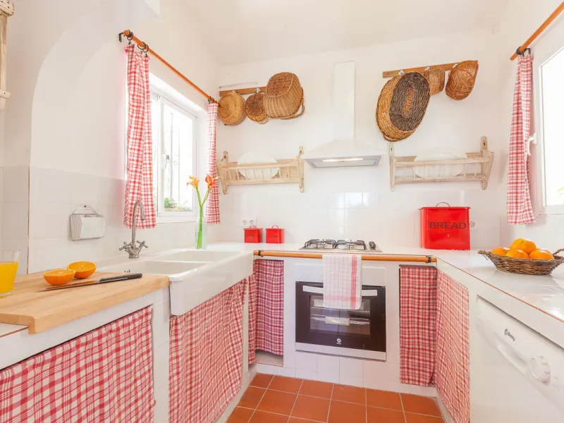 House - Detached Villa в продаже в Estepona, Málaga. В доме 3 спален и 3 ванных комнат. Площадь дома 170 м². Площадь участка 1500 м²
