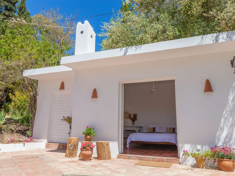House - Detached Villa в продаже в Estepona, Málaga. В доме 3 спален и 3 ванных комнат. Площадь дома 170 м². Площадь участка 1500 м²