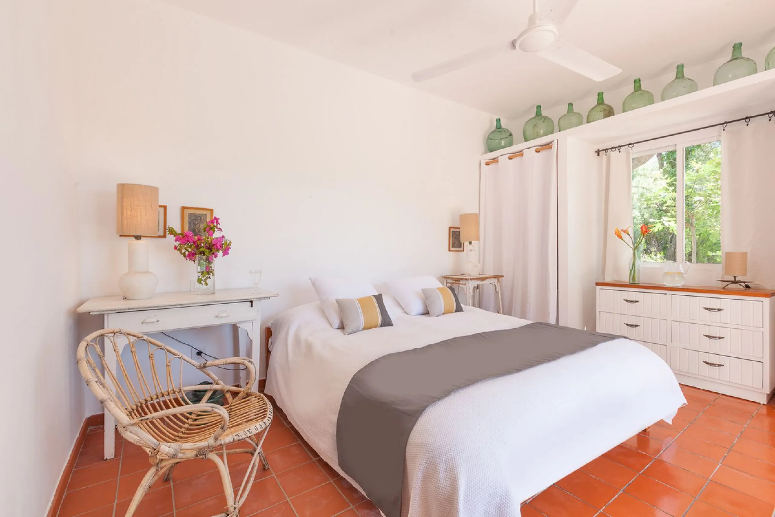 House - Detached Villa в продаже в Estepona, Málaga. В доме 3 спален и 3 ванных комнат. Площадь дома 170 м². Площадь участка 1500 м²
