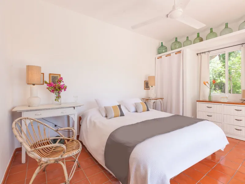 House - Detached Villa в продаже в Estepona, Málaga. В доме 3 спален и 3 ванных комнат. Площадь дома 170 м². Площадь участка 1500 м²