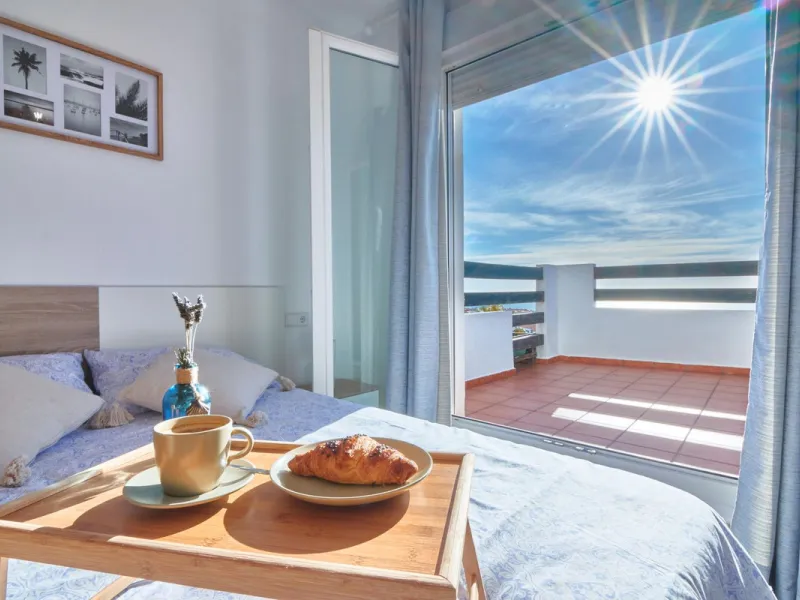 Stylish south facing two bedroom, two bathroom apartment located within this much sought after urbanisation of Vistalmar, between Sotogrande and La Duquesa marina. Set within a secure, gated and quiet community boasting four swimming pools with lush tropi