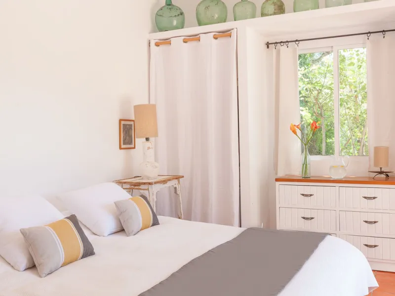 House - Detached Villa в продаже в Estepona, Málaga. В доме 3 спален и 3 ванных комнат. Площадь дома 170 м². Площадь участка 1500 м²