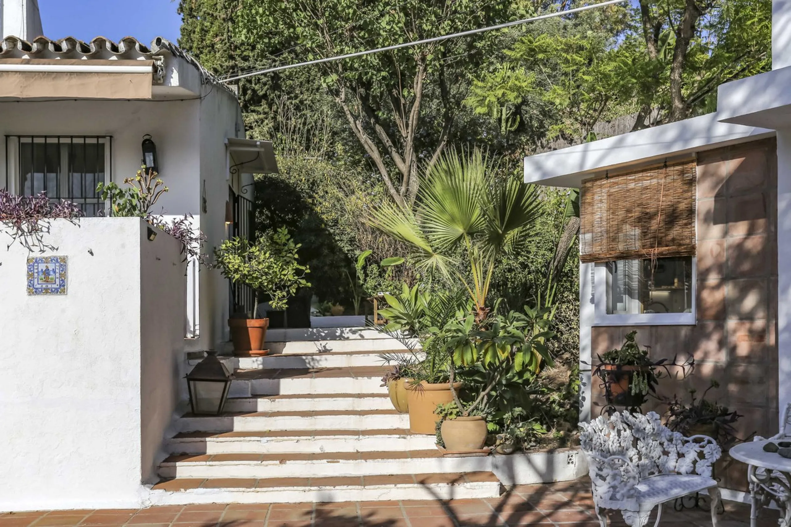 House - Detached Villa в продаже в Estepona, Málaga. В доме 3 спален и 3 ванных комнат. Площадь дома 170 м². Площадь участка 1500 м²