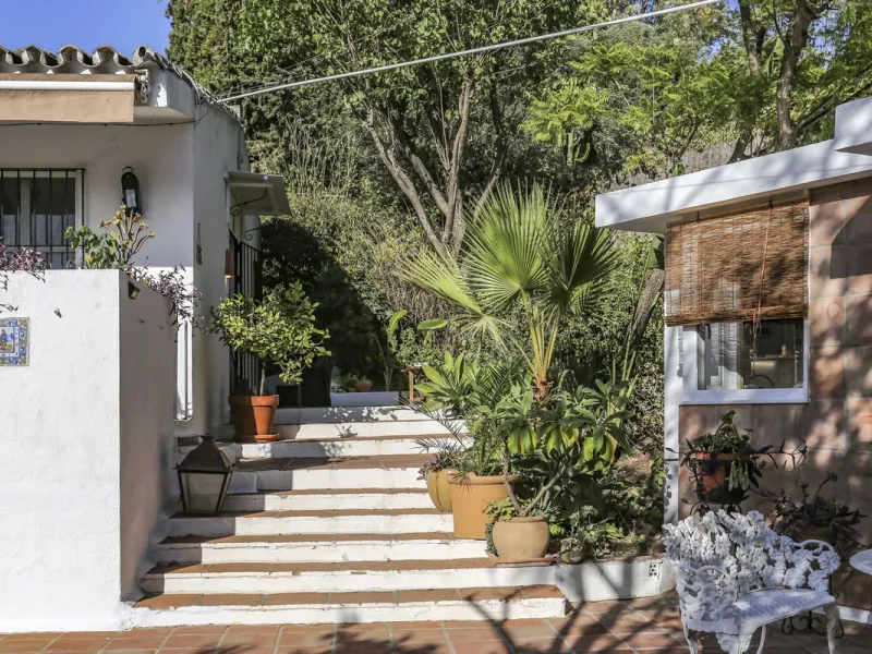 House - Detached Villa в продаже в Estepona, Málaga. В доме 3 спален и 3 ванных комнат. Площадь дома 170 м². Площадь участка 1500 м²