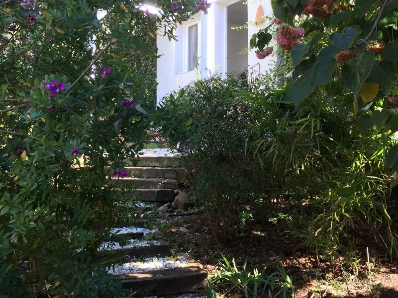 House - Detached Villa в продаже в Estepona, Málaga. В доме 3 спален и 3 ванных комнат. Площадь дома 170 м². Площадь участка 1500 м²