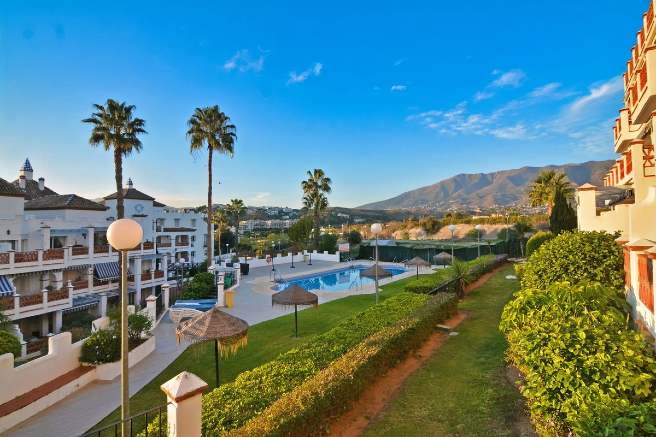 Magnificent apartment in Mijas Golf with sunny terrace and to the mountain