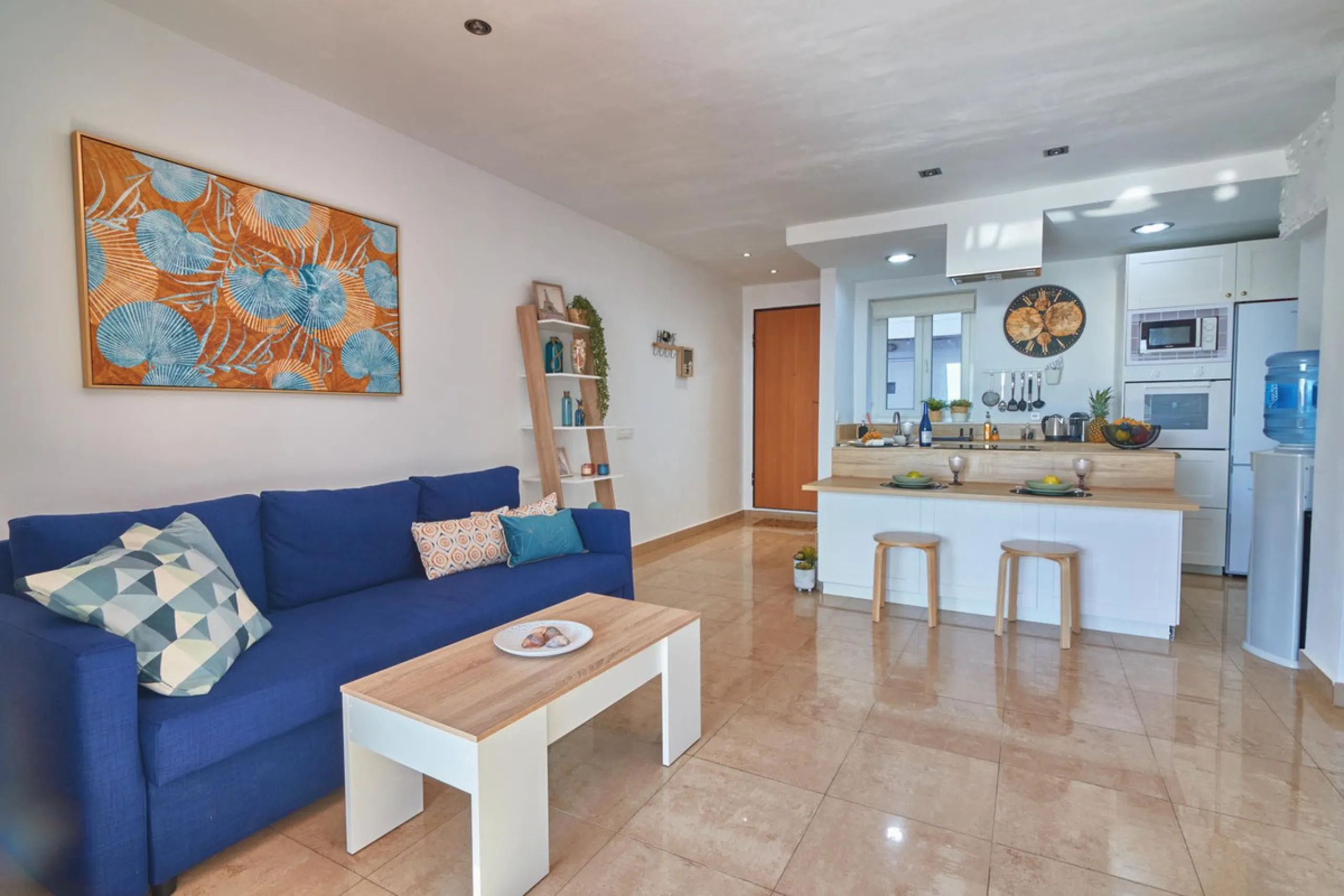 Stylish south facing two bedroom, two bathroom apartment located within this much sought after urbanisation of Vistalmar, between Sotogrande and La Duquesa marina. Set within a secure, gated and quiet community boasting four swimming pools with lush tropi