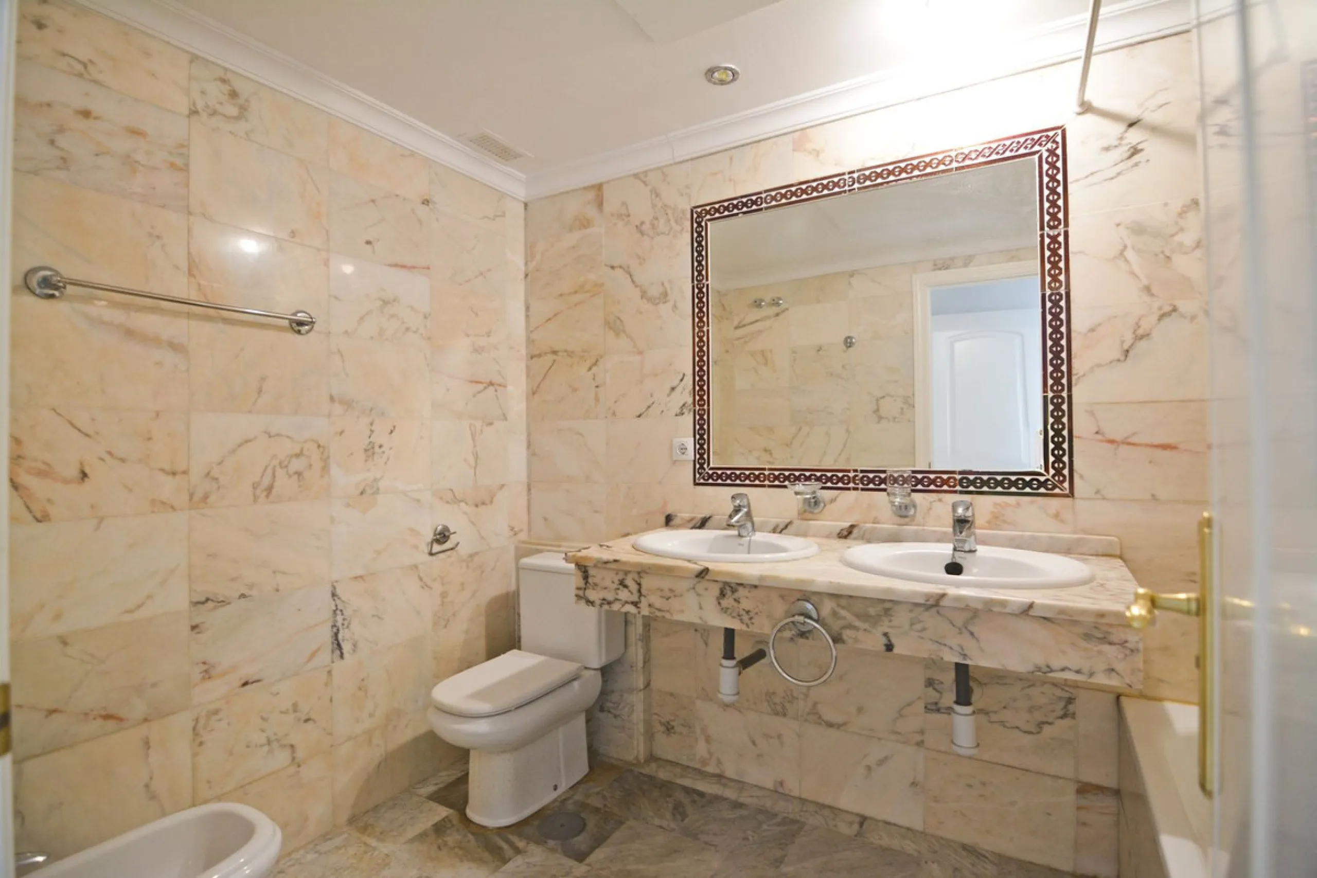 Magnificent apartment in Mijas Golf with sunny terrace and to the mountain