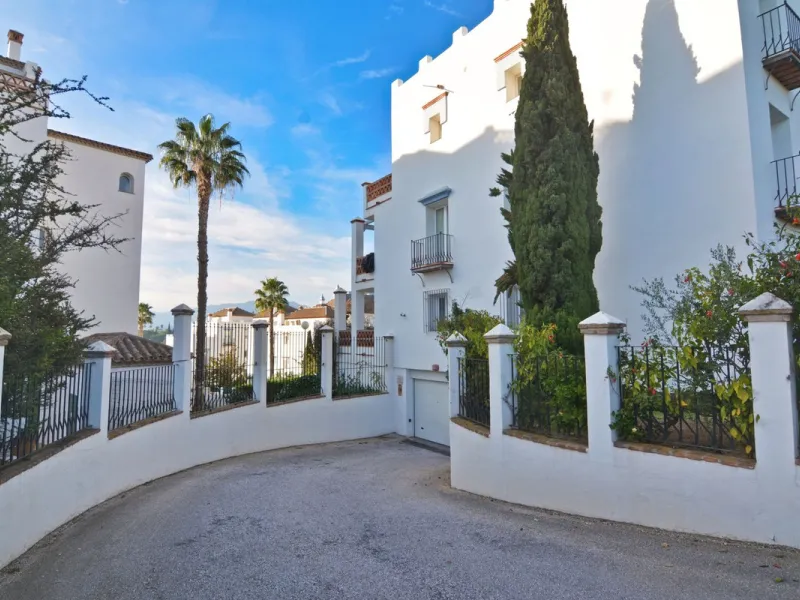 Magnificent apartment in Mijas Golf with sunny terrace and to the mountain