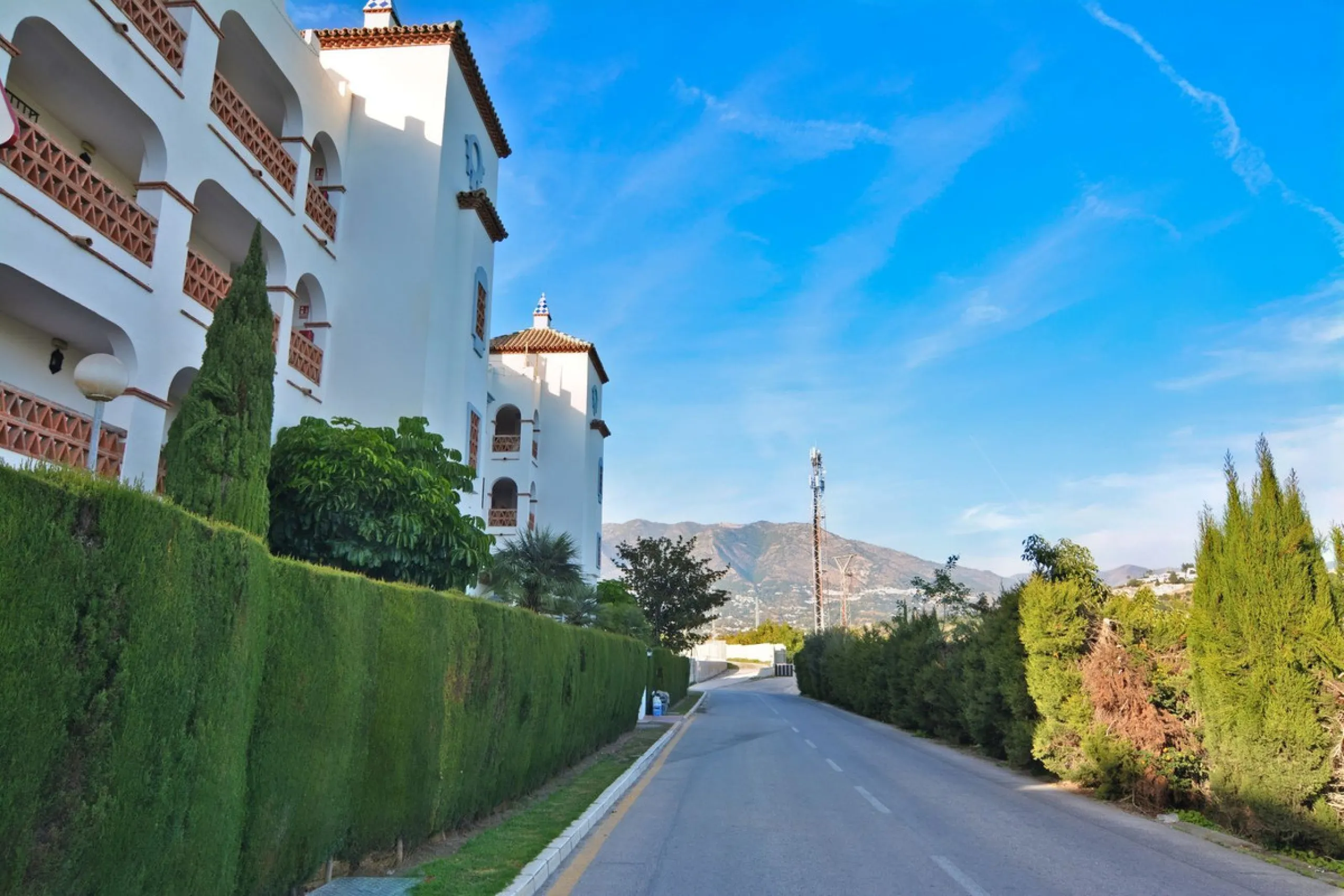 Magnificent apartment in Mijas Golf with sunny terrace and to the mountain