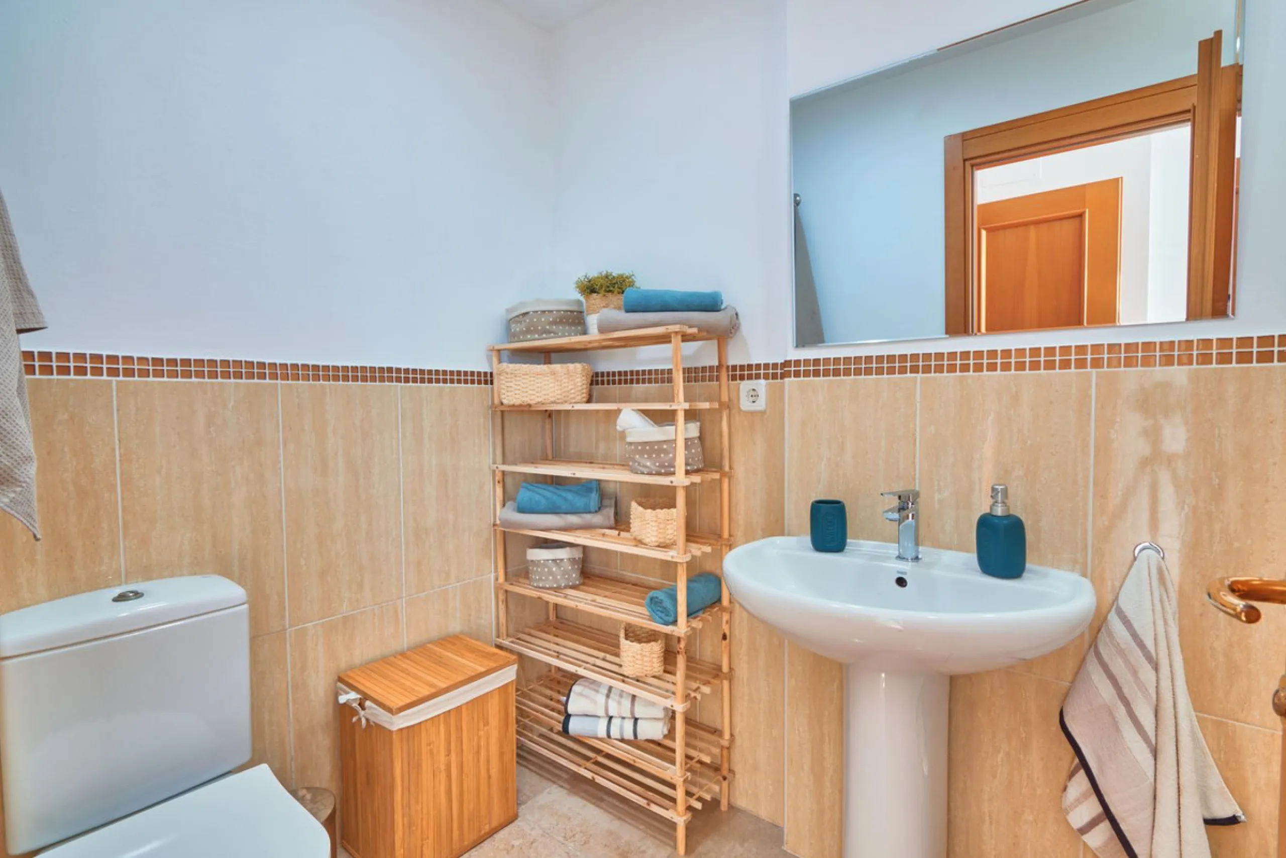 Stylish south facing two bedroom, two bathroom apartment located within this much sought after urbanisation of Vistalmar, between Sotogrande and La Duquesa marina. Set within a secure, gated and quiet community boasting four swimming pools with lush tropi