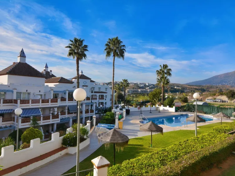 Magnificent apartment in Mijas Golf with sunny terrace and to the mountain