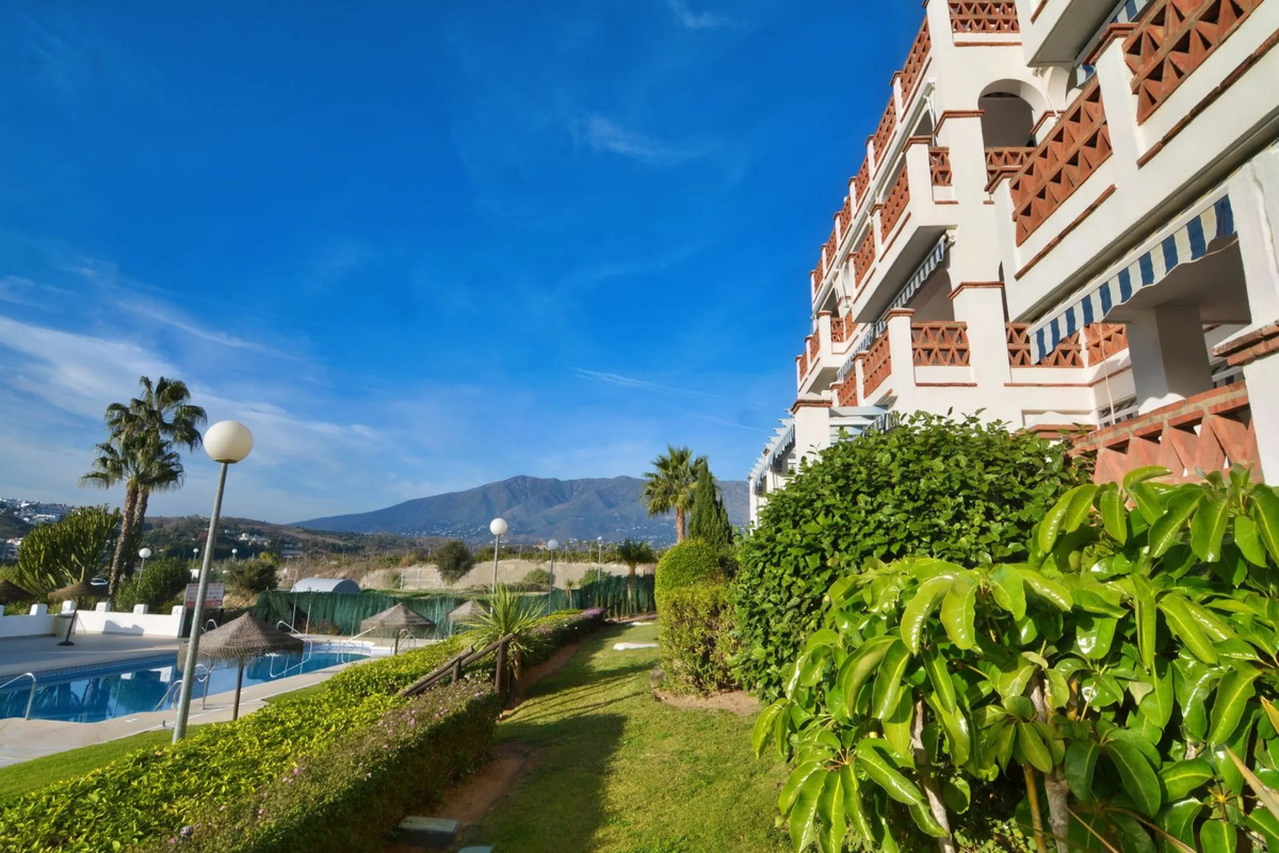 Magnificent apartment in Mijas Golf with sunny terrace and to the mountain
