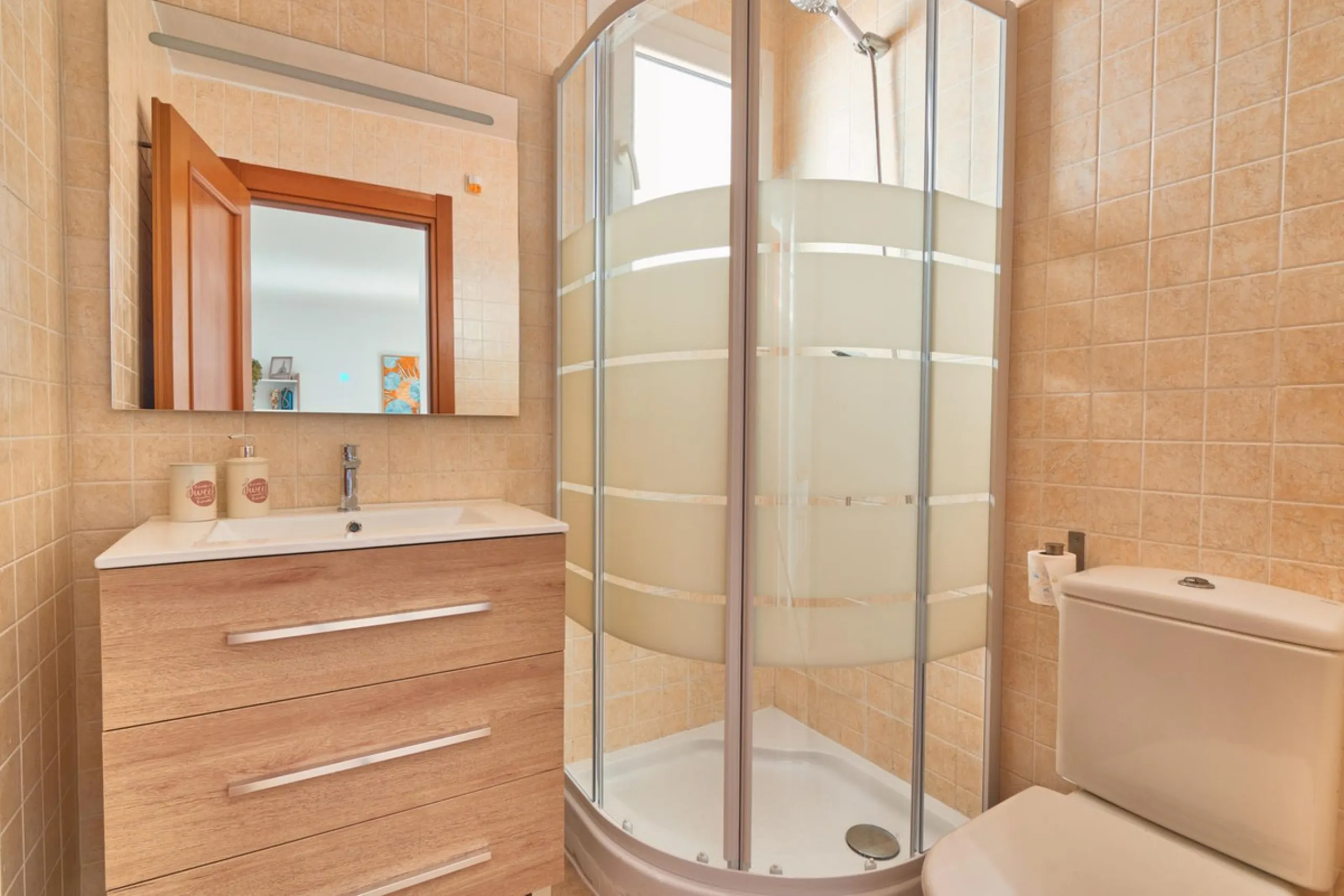 Stylish south facing two bedroom, two bathroom apartment located within this much sought after urbanisation of Vistalmar, between Sotogrande and La Duquesa marina. Set within a secure, gated and quiet community boasting four swimming pools with lush tropi