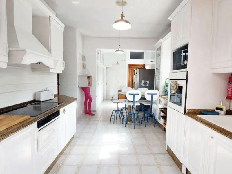 House - Detached Villa в продаже в Benalmadena, Málaga. В доме 8 спален и 7 ванных комнат. Площадь дома 625 м². Площадь участка 1548 м²