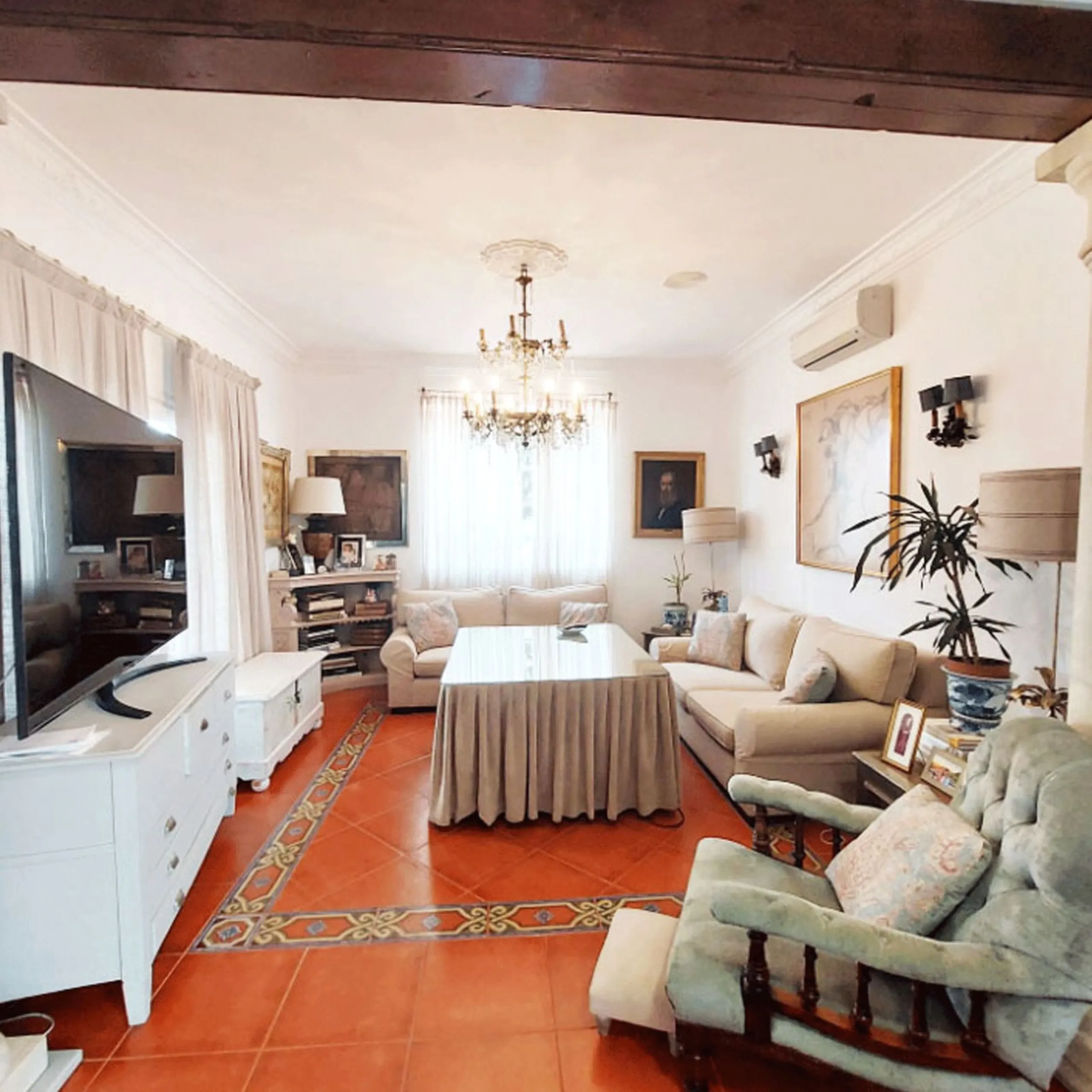 House - Detached Villa в продаже в Benalmadena, Málaga. В доме 8 спален и 7 ванных комнат. Площадь дома 625 м². Площадь участка 1548 м²
