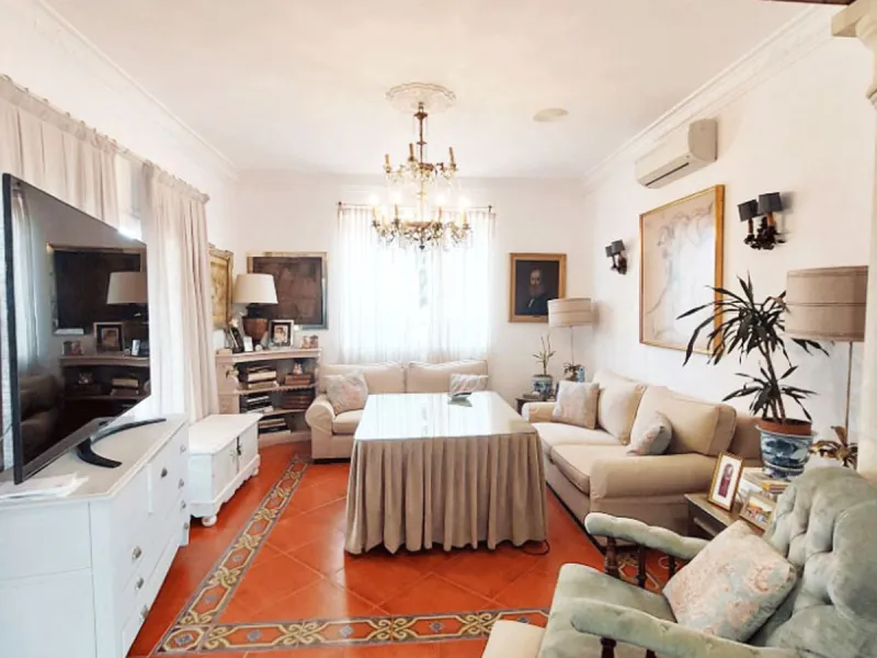 House - Detached Villa в продаже в Benalmadena, Málaga. В доме 8 спален и 7 ванных комнат. Площадь дома 625 м². Площадь участка 1548 м²