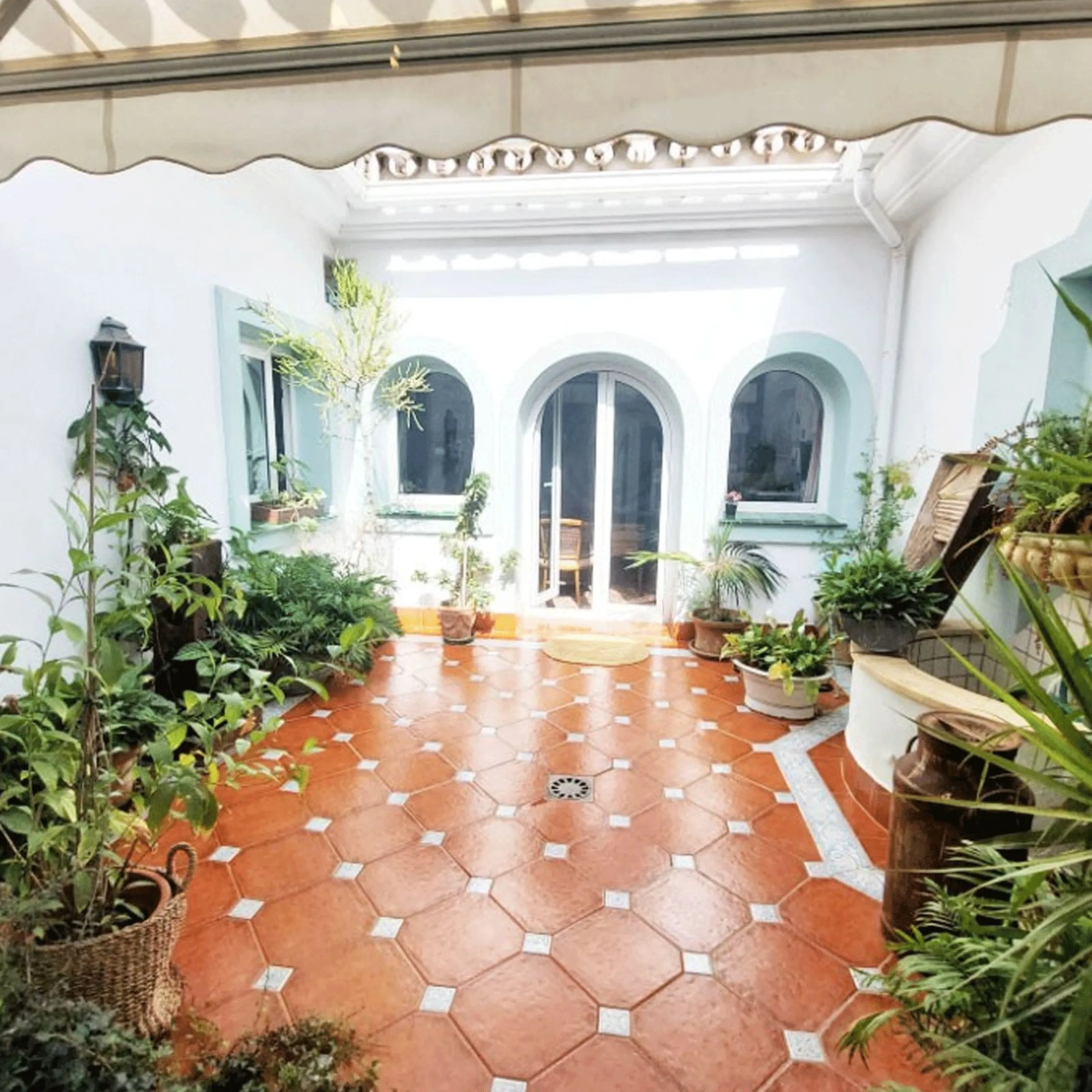 House - Detached Villa в продаже в Benalmadena, Málaga. В доме 8 спален и 7 ванных комнат. Площадь дома 625 м². Площадь участка 1548 м²