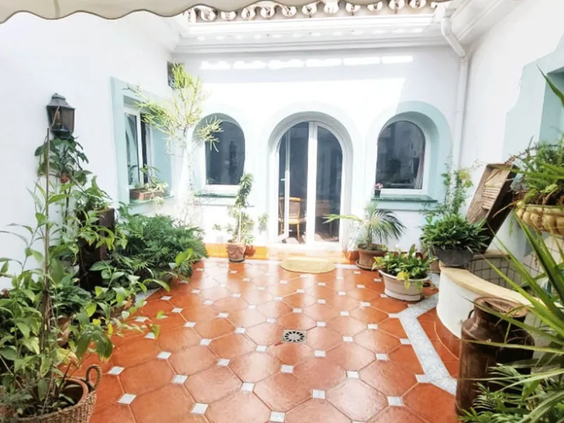 House - Detached Villa в продаже в Benalmadena, Málaga. В доме 8 спален и 7 ванных комнат. Площадь дома 625 м². Площадь участка 1548 м²