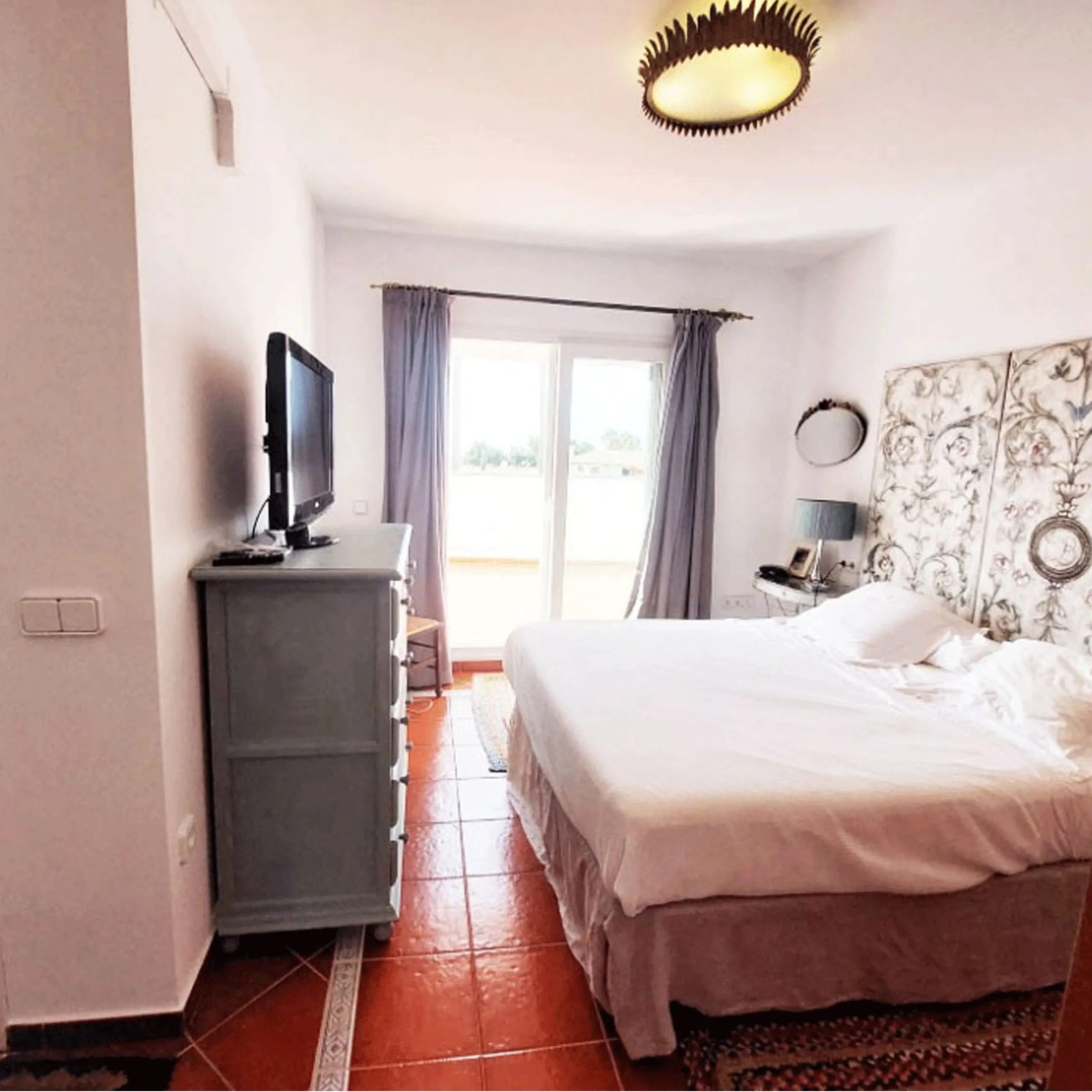 House - Detached Villa в продаже в Benalmadena, Málaga. В доме 8 спален и 7 ванных комнат. Площадь дома 625 м². Площадь участка 1548 м²