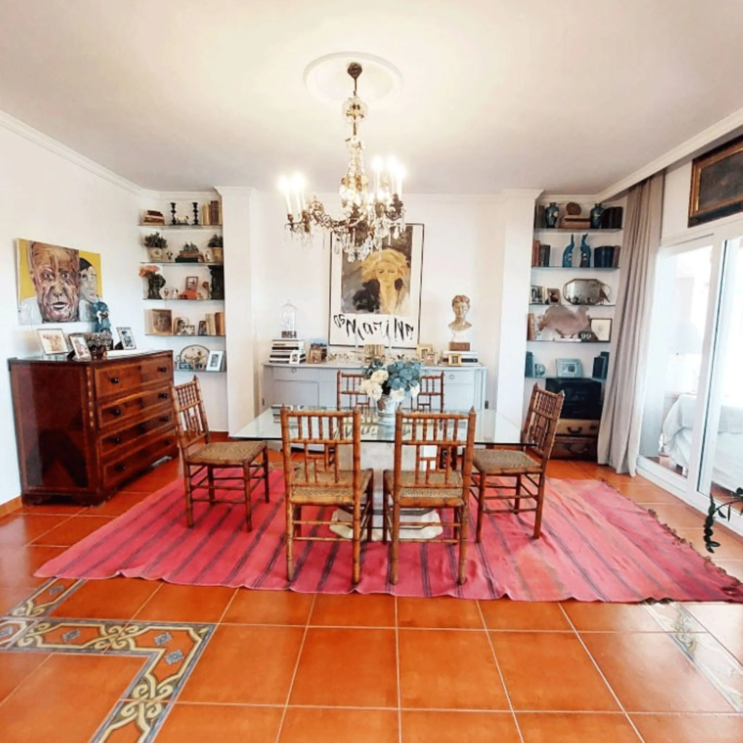 House - Detached Villa в продаже в Benalmadena, Málaga. В доме 8 спален и 7 ванных комнат. Площадь дома 625 м². Площадь участка 1548 м²