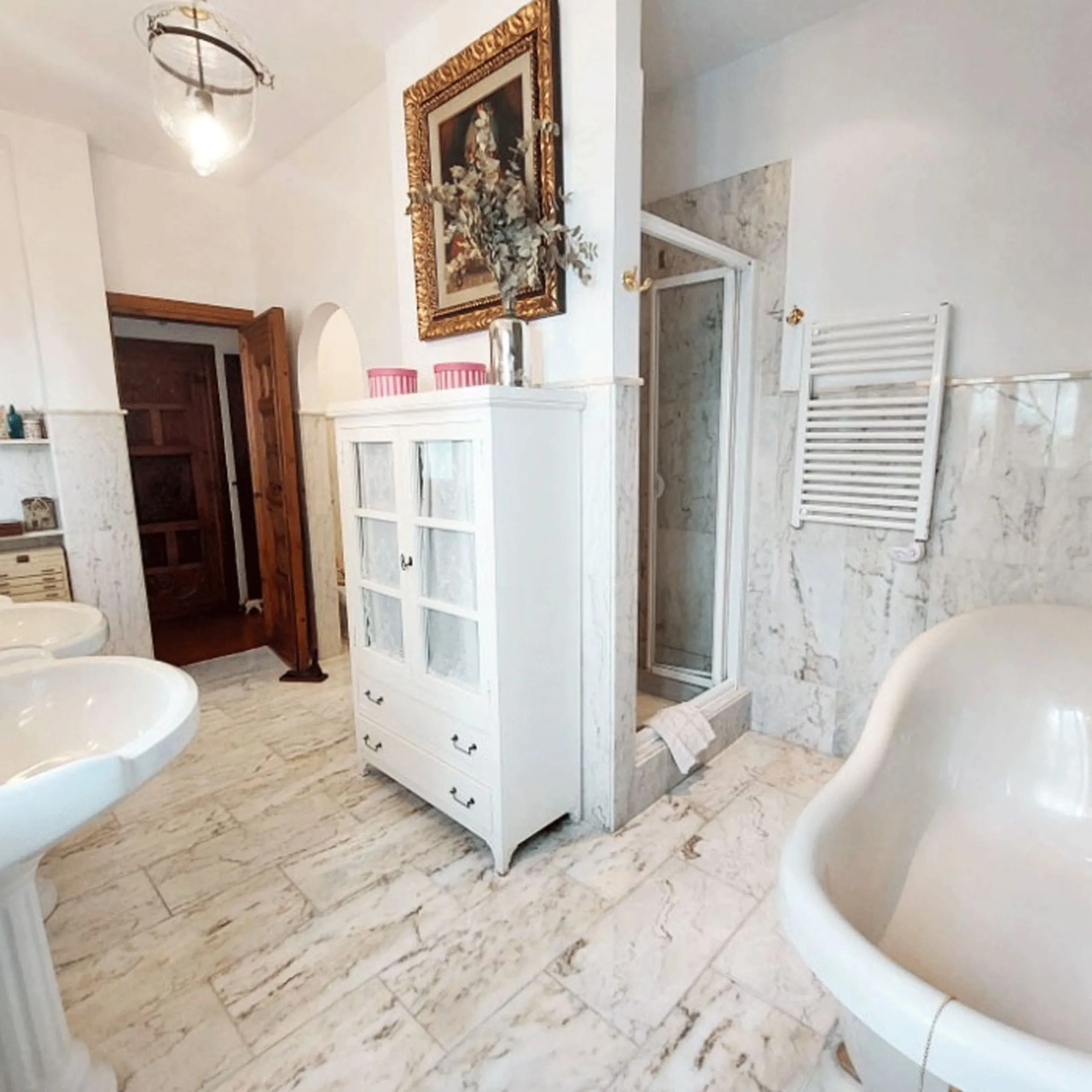 House - Detached Villa в продаже в Benalmadena, Málaga. В доме 8 спален и 7 ванных комнат. Площадь дома 625 м². Площадь участка 1548 м²