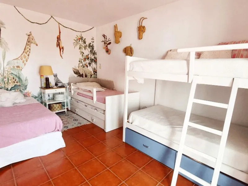 House - Detached Villa в продаже в Benalmadena, Málaga. В доме 8 спален и 7 ванных комнат. Площадь дома 625 м². Площадь участка 1548 м²