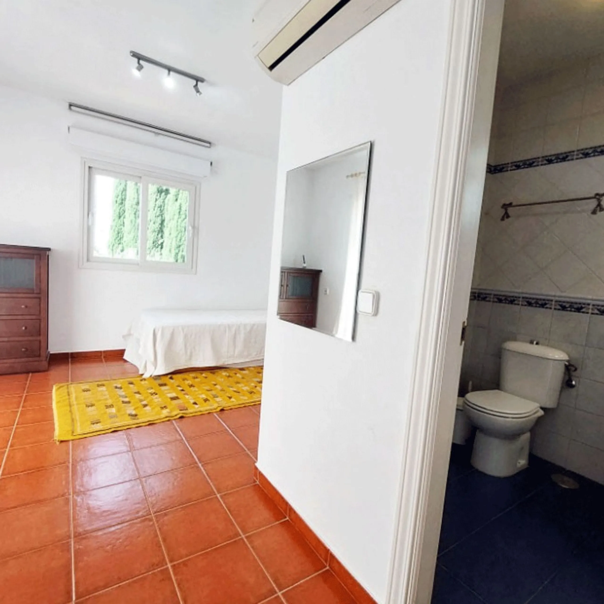 House - Detached Villa в продаже в Benalmadena, Málaga. В доме 8 спален и 7 ванных комнат. Площадь дома 625 м². Площадь участка 1548 м²