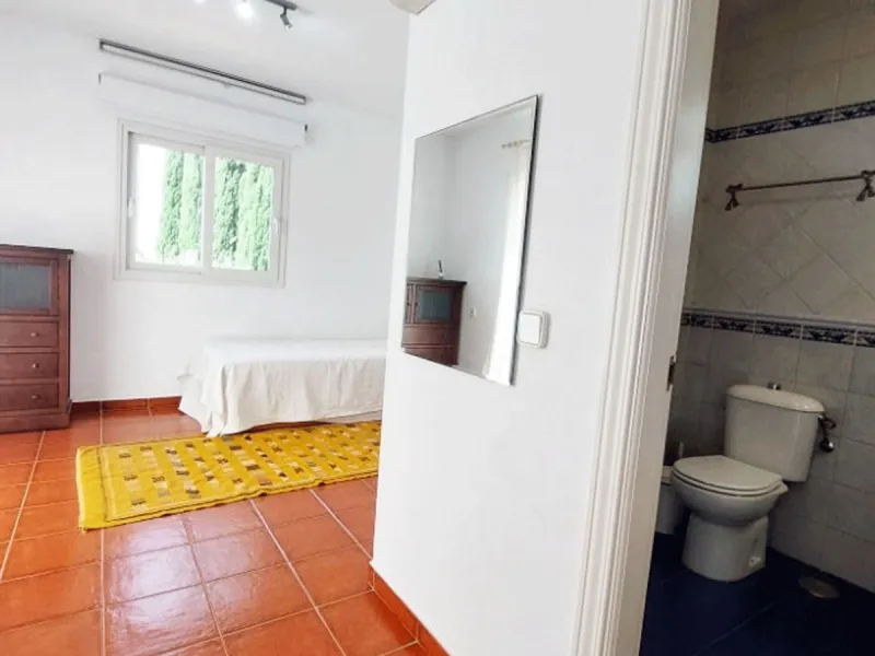 House - Detached Villa в продаже в Benalmadena, Málaga. В доме 8 спален и 7 ванных комнат. Площадь дома 625 м². Площадь участка 1548 м²