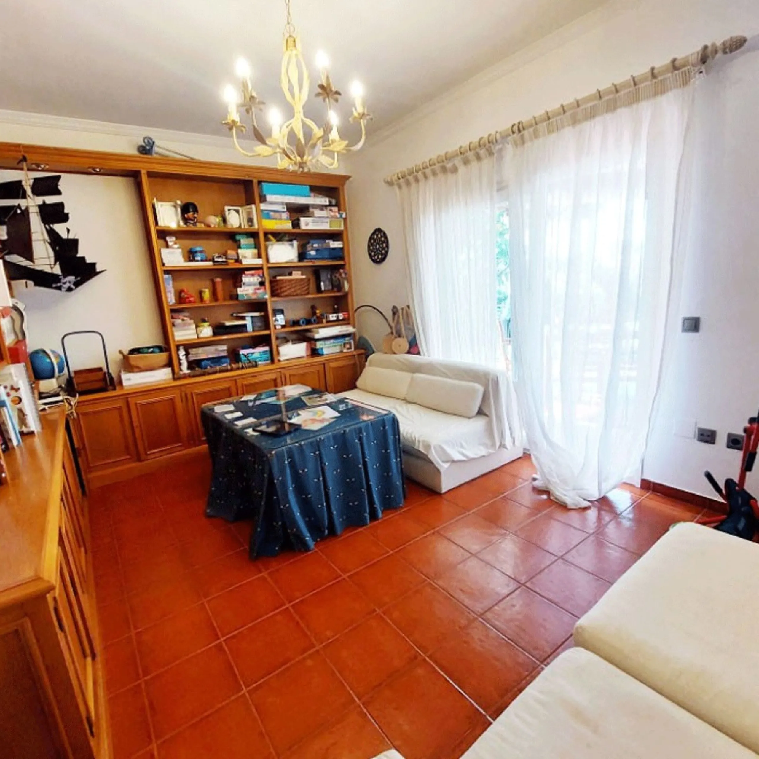 House - Detached Villa в продаже в Benalmadena, Málaga. В доме 8 спален и 7 ванных комнат. Площадь дома 625 м². Площадь участка 1548 м²