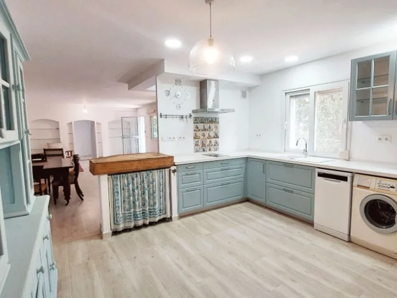 House - Detached Villa в продаже в Benalmadena, Málaga. В доме 8 спален и 7 ванных комнат. Площадь дома 625 м². Площадь участка 1548 м²