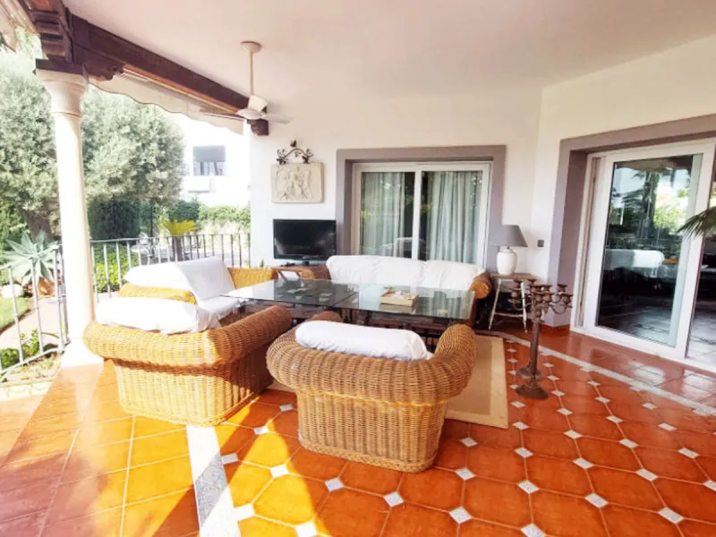 House - Detached Villa в продаже в Benalmadena, Málaga. В доме 8 спален и 7 ванных комнат. Площадь дома 625 м². Площадь участка 1548 м²