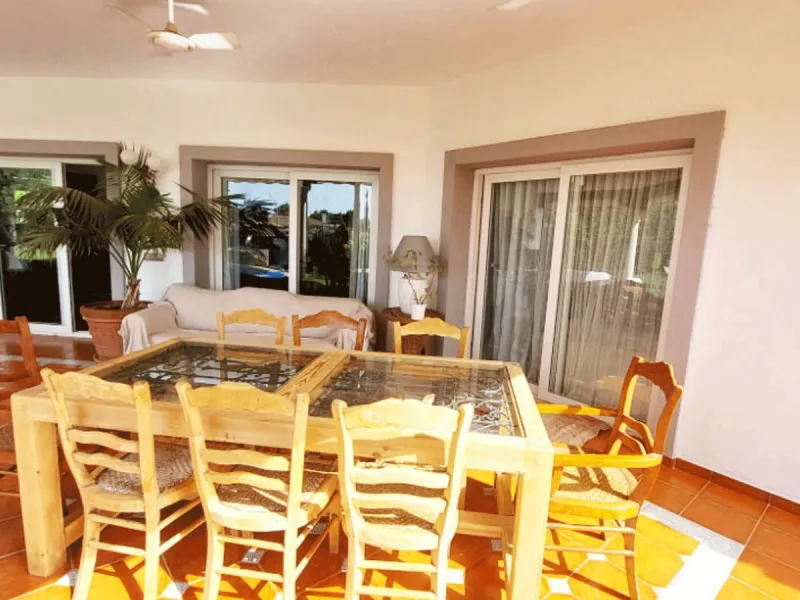 House - Detached Villa в продаже в Benalmadena, Málaga. В доме 8 спален и 7 ванных комнат. Площадь дома 625 м². Площадь участка 1548 м²