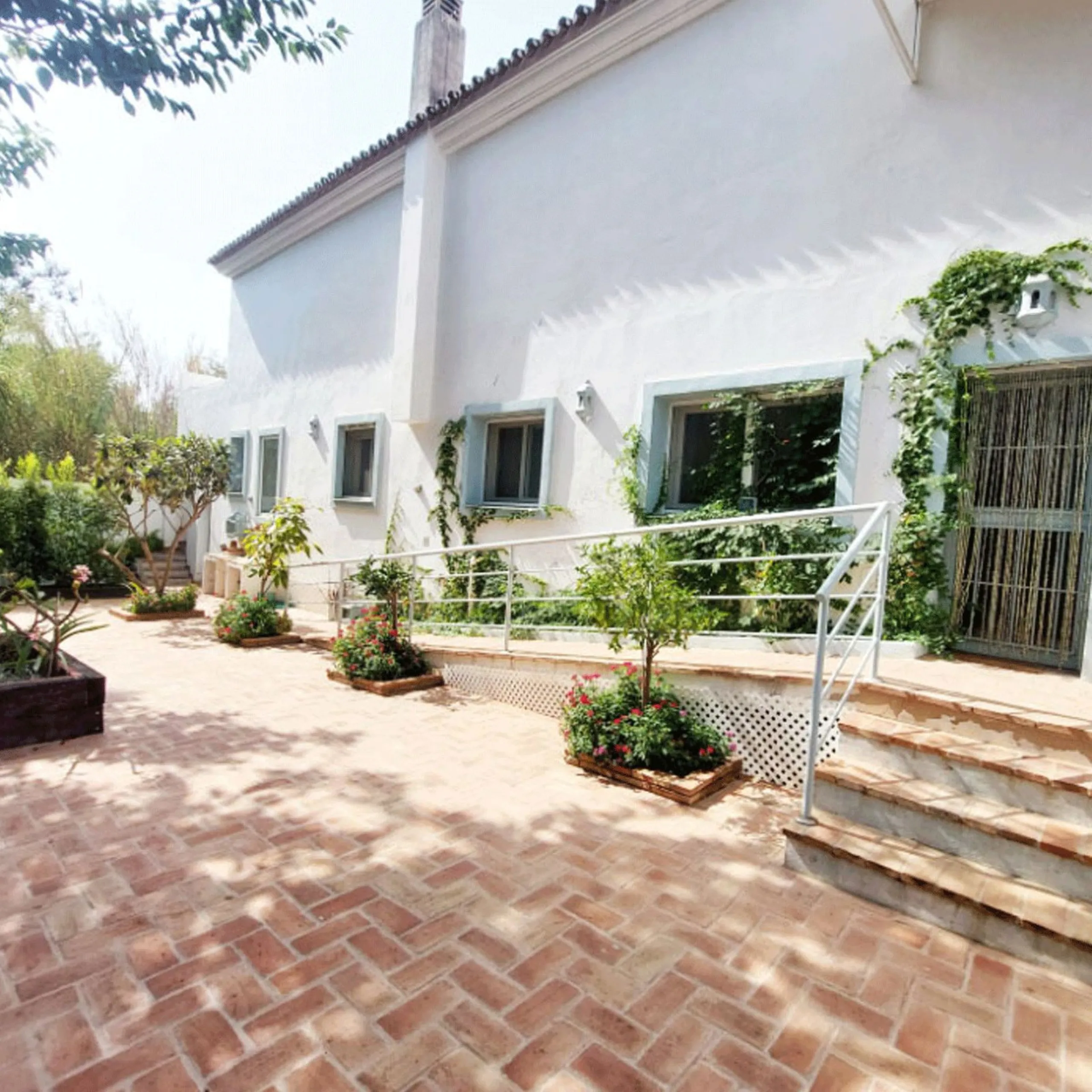 House - Detached Villa в продаже в Benalmadena, Málaga. В доме 8 спален и 7 ванных комнат. Площадь дома 625 м². Площадь участка 1548 м²