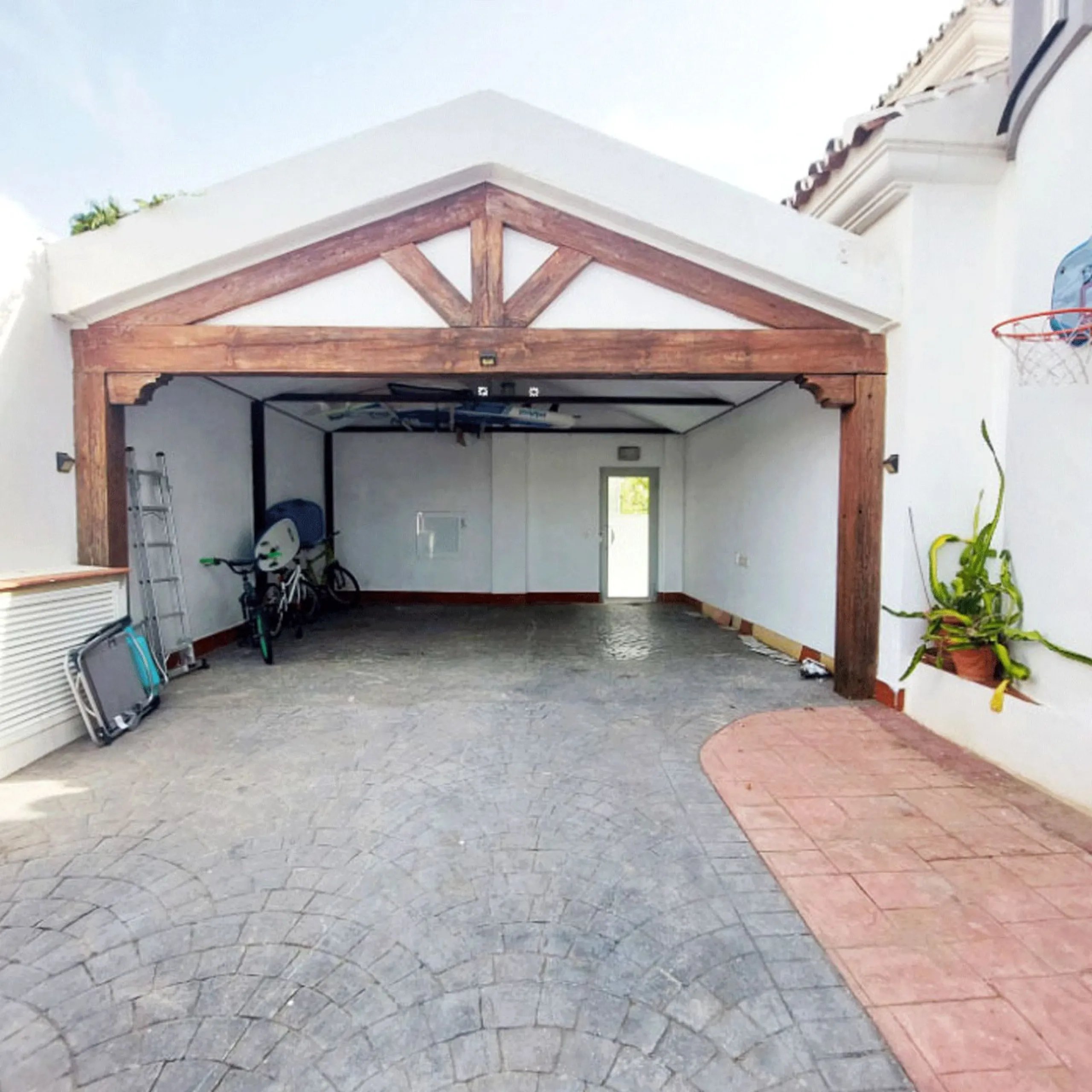 House - Detached Villa в продаже в Benalmadena, Málaga. В доме 8 спален и 7 ванных комнат. Площадь дома 625 м². Площадь участка 1548 м²