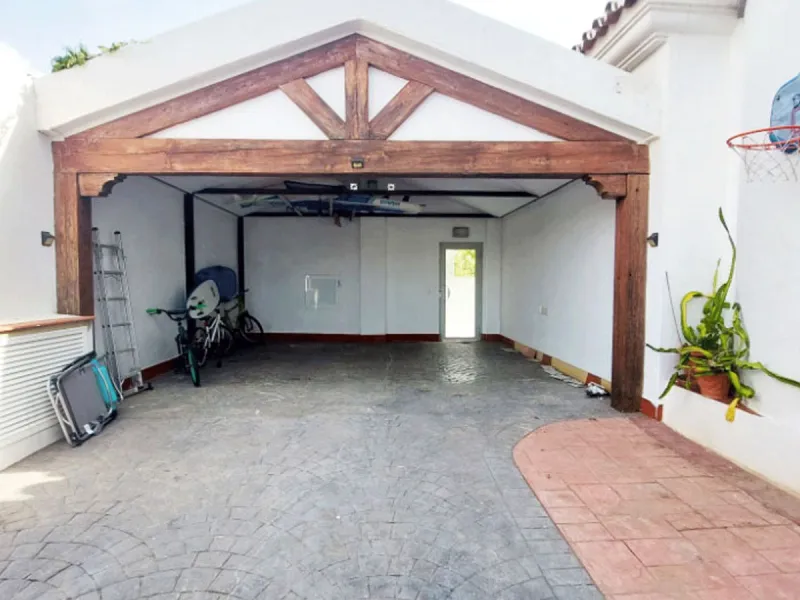 House - Detached Villa в продаже в Benalmadena, Málaga. В доме 8 спален и 7 ванных комнат. Площадь дома 625 м². Площадь участка 1548 м²