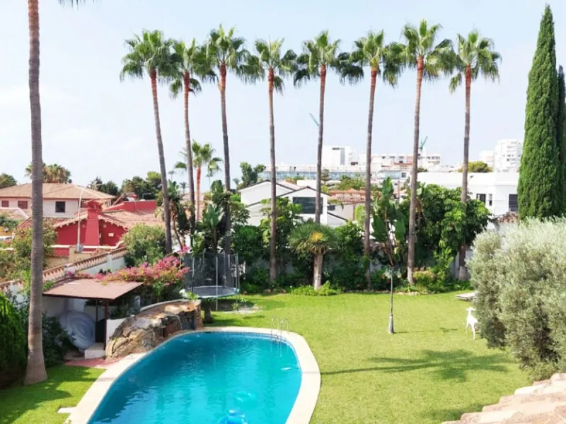 House - Detached Villa в продаже в Benalmadena, Málaga. В доме 8 спален и 7 ванных комнат. Площадь дома 625 м². Площадь участка 1548 м²