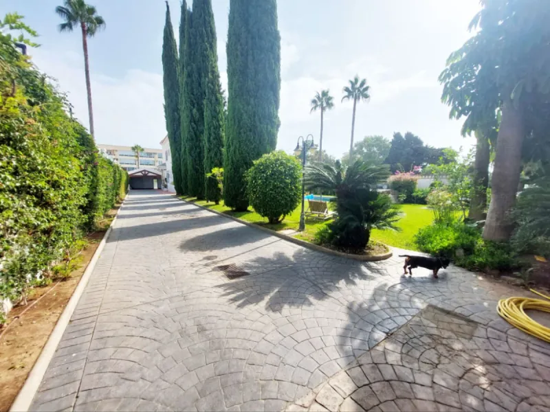 House - Detached Villa в продаже в Benalmadena, Málaga. В доме 8 спален и 7 ванных комнат. Площадь дома 625 м². Площадь участка 1548 м²