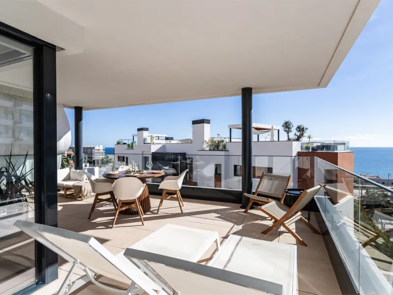 Apartment - Middle Floor Apartment в продаже в Fuengirola, Málaga. В доме 3 спален и 2 ванных комнат. Площадь дома 122 м²