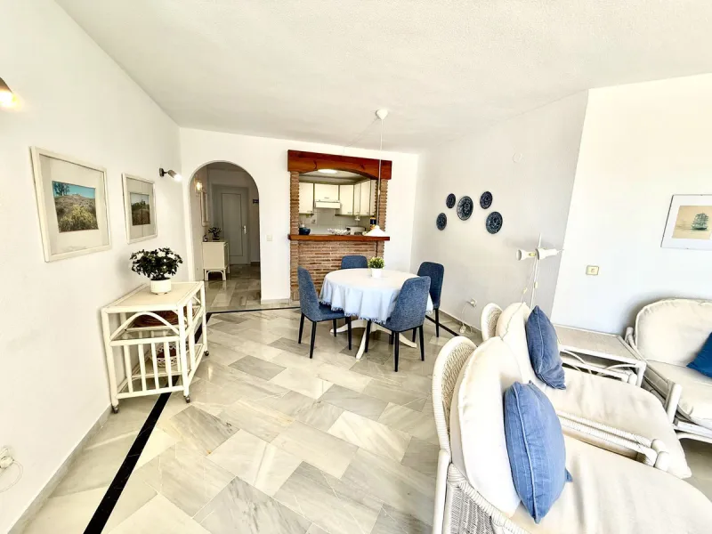 This impressive 3-bedroom penthouse offers a rare combination of space, privacy, and potential, set within a quiet and well-established urbanisation next to La Siesta Golf.