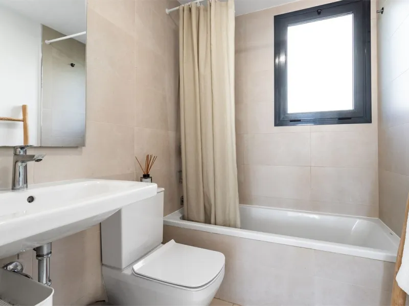 Apartment - Middle Floor Apartment в продаже в Fuengirola, Málaga. В доме 3 спален и 2 ванных комнат. Площадь дома 122 м²