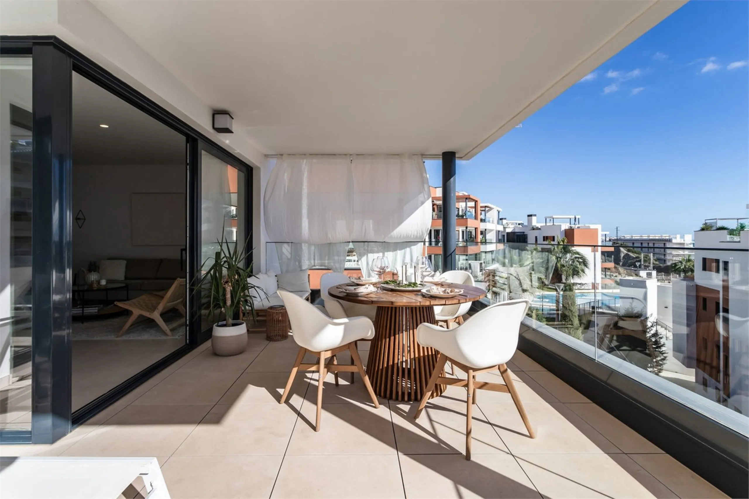 Apartment - Middle Floor Apartment в продаже в Fuengirola, Málaga. В доме 3 спален и 2 ванных комнат. Площадь дома 122 м²