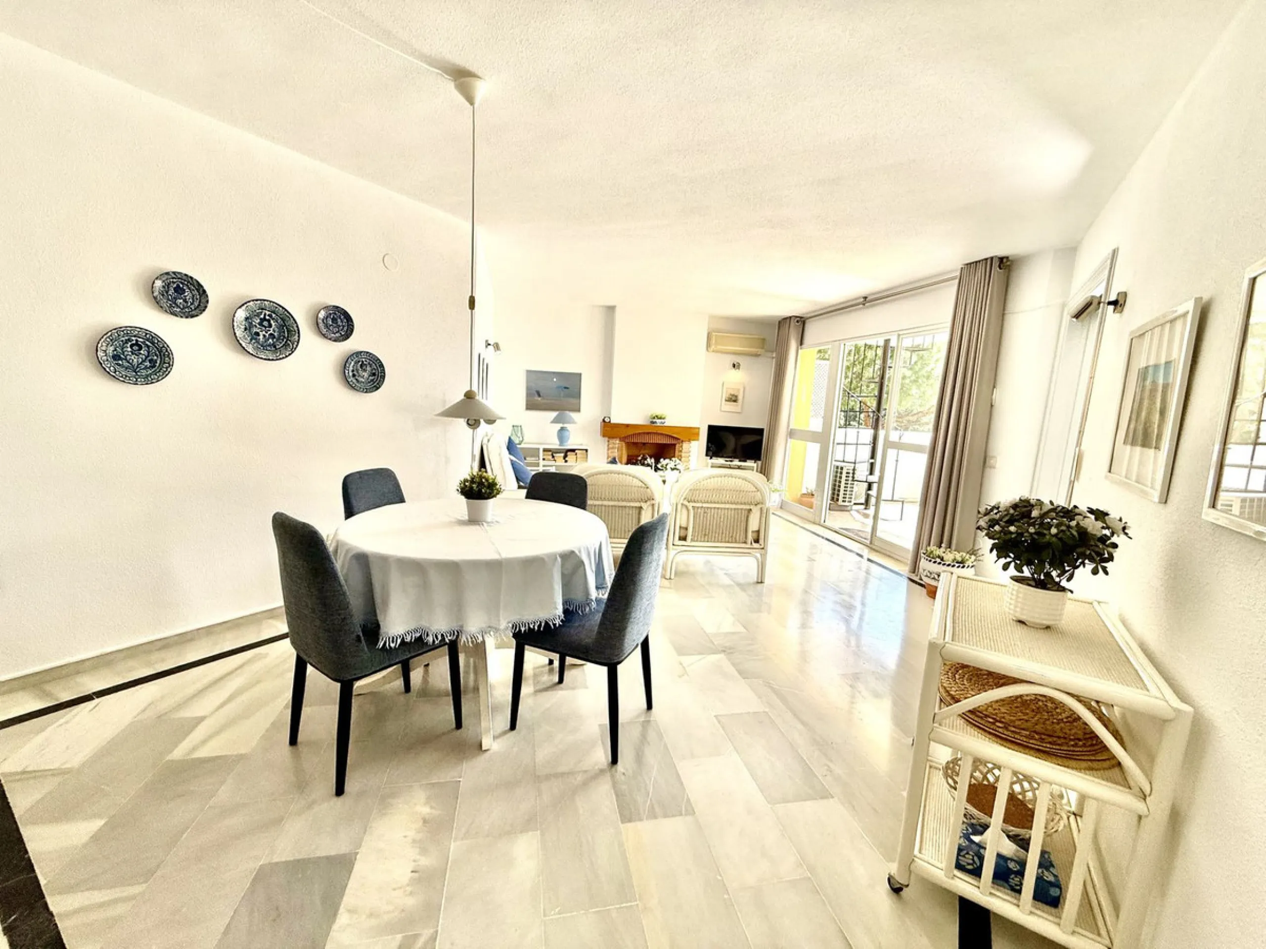 This impressive 3-bedroom penthouse offers a rare combination of space, privacy, and potential, set within a quiet and well-established urbanisation next to La Siesta Golf.