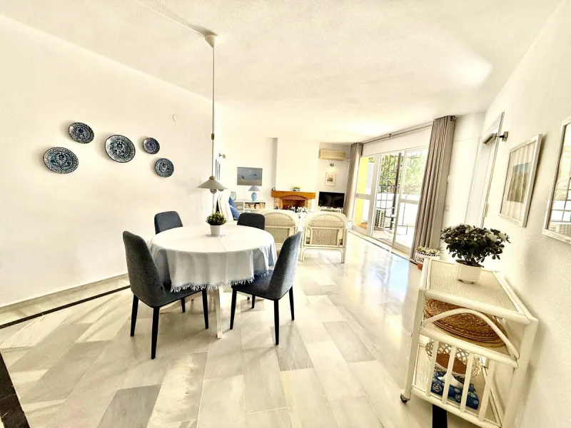 This impressive 3-bedroom penthouse offers a rare combination of space, privacy, and potential, set within a quiet and well-established urbanisation next to La Siesta Golf.