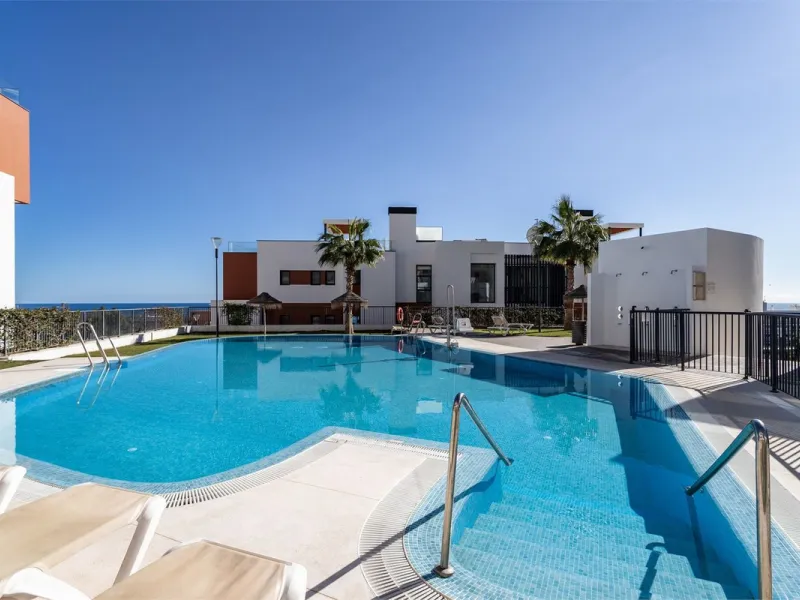 Apartment - Middle Floor Apartment в продаже в Fuengirola, Málaga. В доме 3 спален и 2 ванных комнат. Площадь дома 122 м²