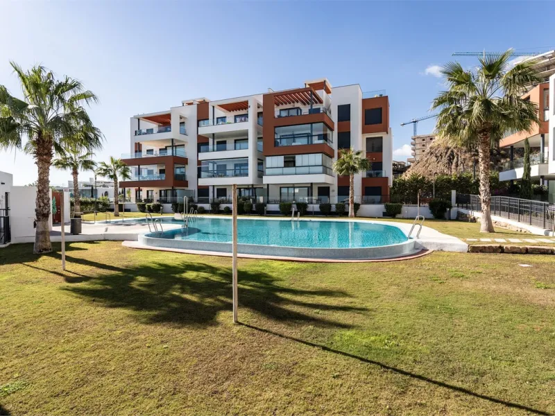 Apartment - Middle Floor Apartment в продаже в Fuengirola, Málaga. В доме 3 спален и 2 ванных комнат. Площадь дома 122 м²