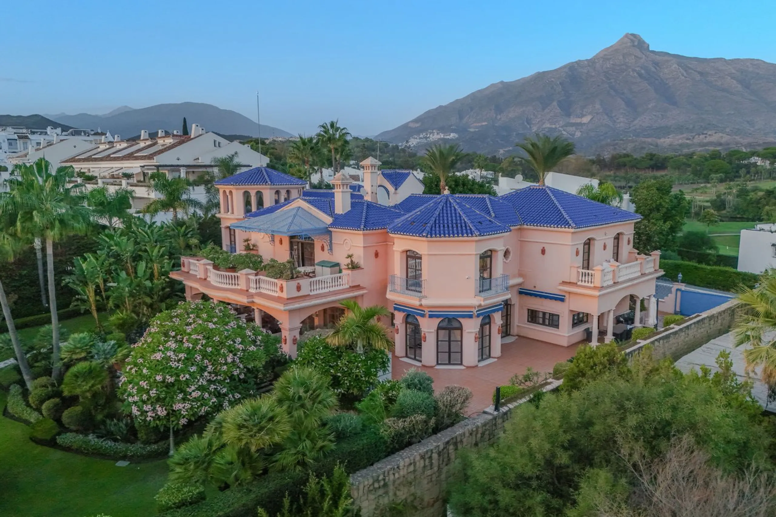 Villa Herencia stands as a magnificent masterpiece of classic architecture, embodying timeless elegance and exceptional craftsmanship.