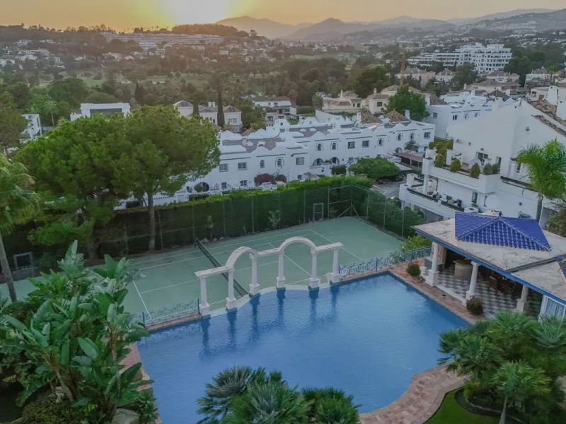 Villa Herencia stands as a magnificent masterpiece of classic architecture, embodying timeless elegance and exceptional craftsmanship.