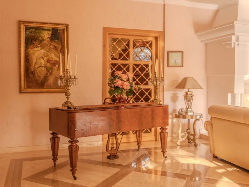 Villa Herencia stands as a magnificent masterpiece of classic architecture, embodying timeless elegance and exceptional craftsmanship.