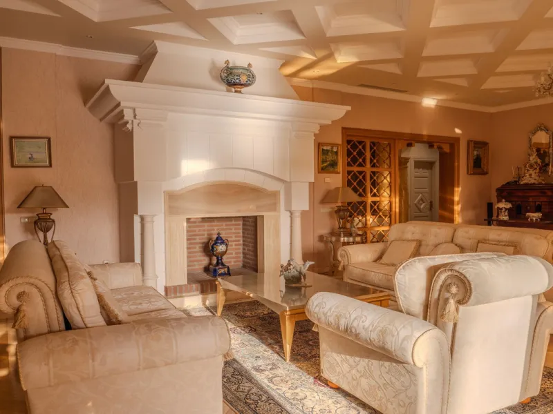 Villa Herencia stands as a magnificent masterpiece of classic architecture, embodying timeless elegance and exceptional craftsmanship.